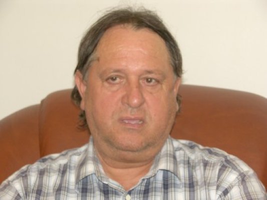 El este Ioan Suciu. Credeţi că merită încă un mandat de primar al comunei Ciobanu?
